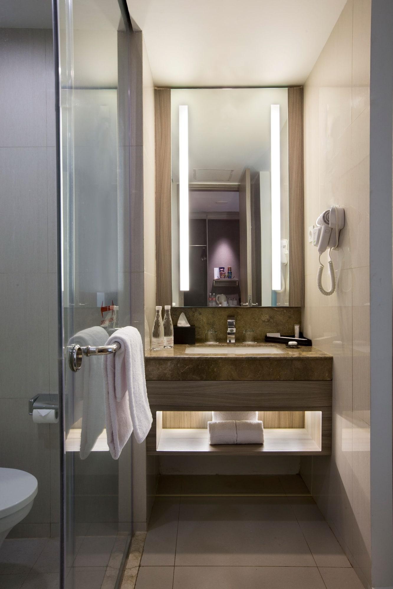 Hotel Grandhika Iskandarsyah Джакарта Экстерьер фото
