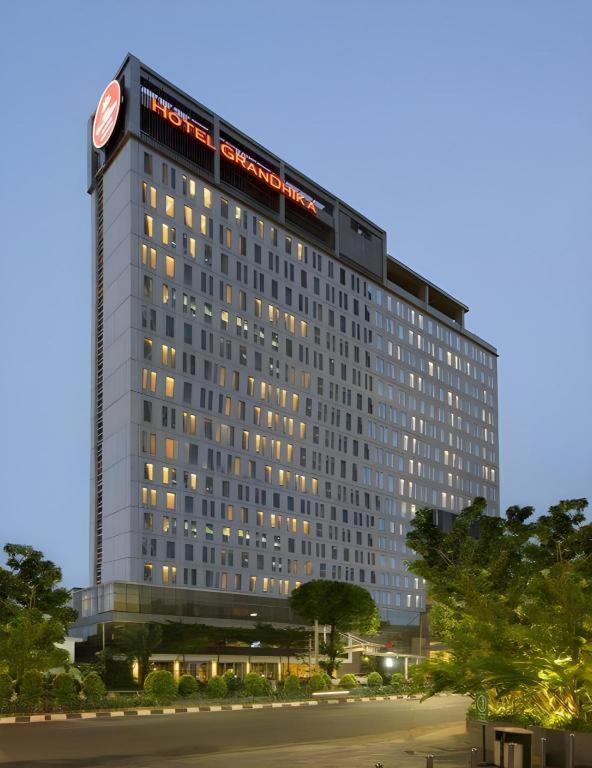 Hotel Grandhika Iskandarsyah Джакарта Экстерьер фото