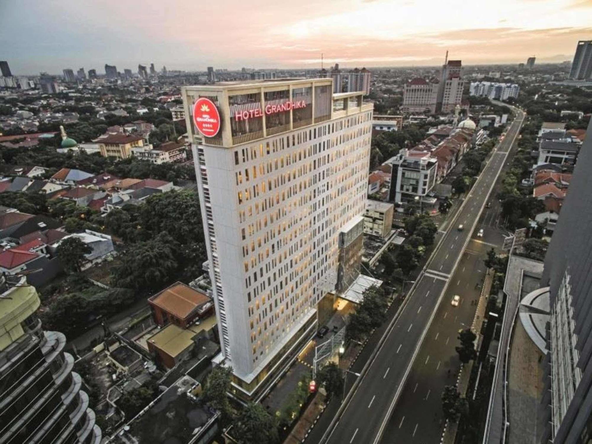 Hotel Grandhika Iskandarsyah Джакарта Экстерьер фото