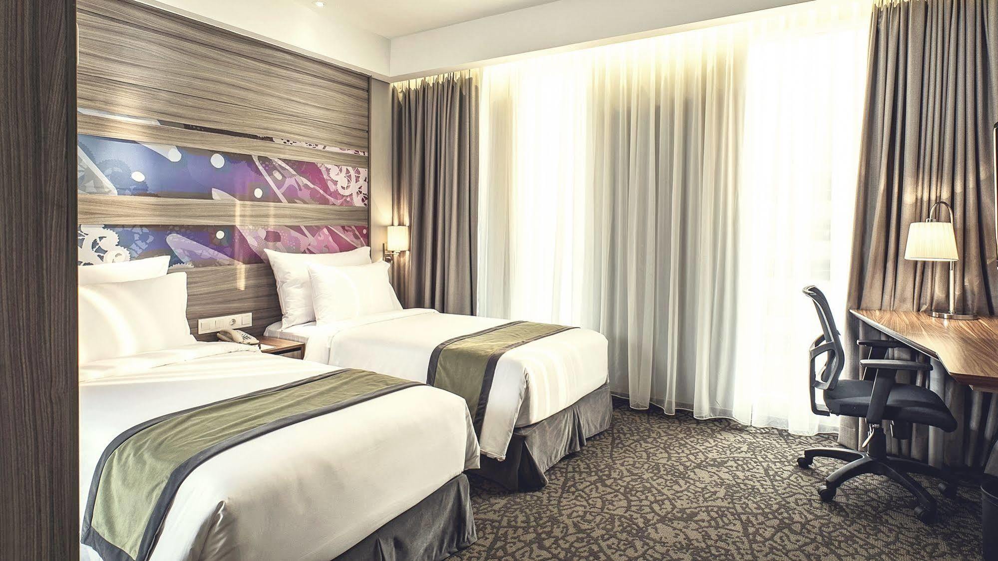 Hotel Grandhika Iskandarsyah Джакарта Экстерьер фото