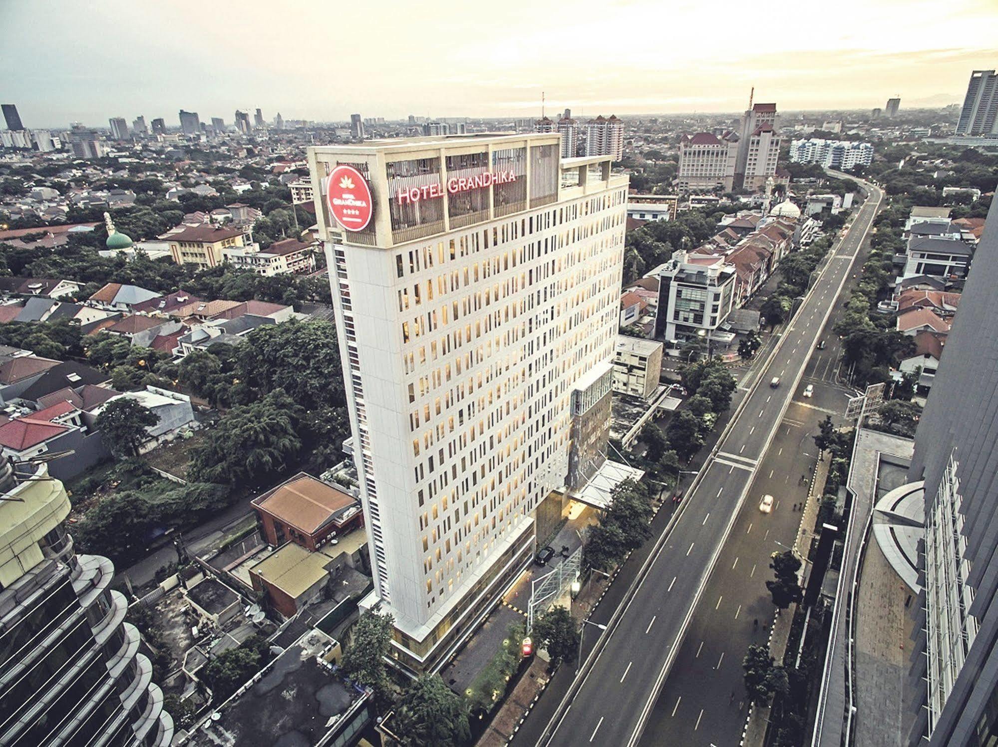 Hotel Grandhika Iskandarsyah Джакарта Экстерьер фото